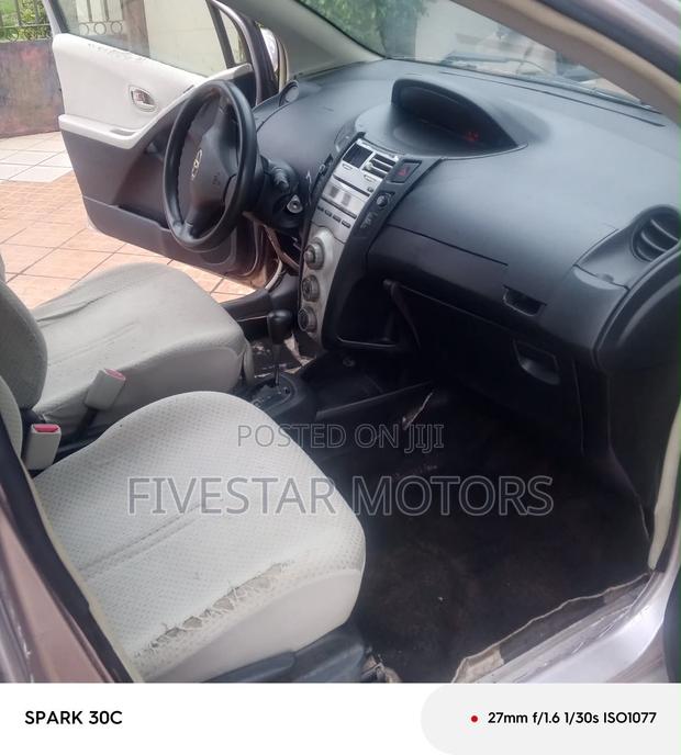 Toyota Vitz 2015 Silver