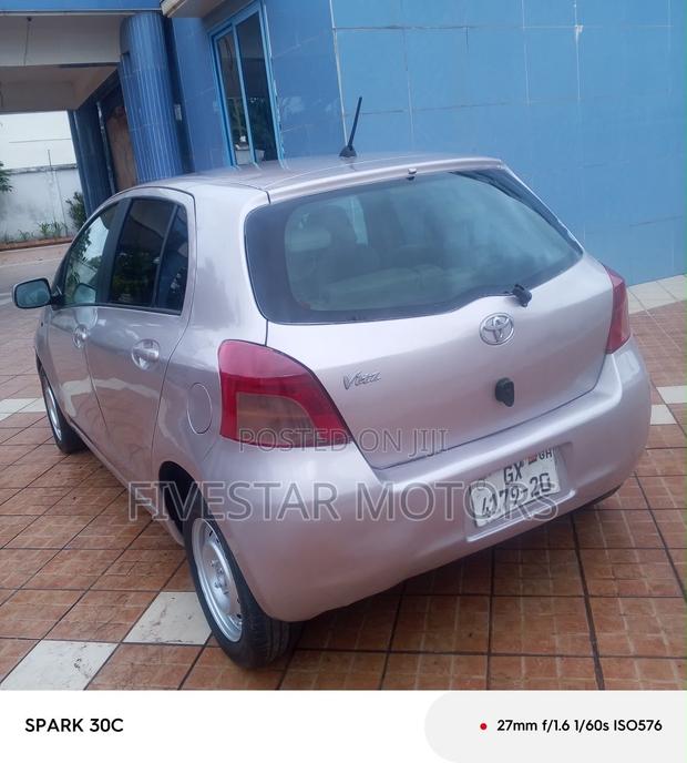 Toyota Vitz 2015 Silver