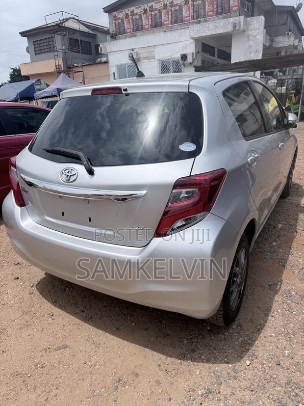 Toyota Vitz 1.3 AWD 5dr 2015 Silver