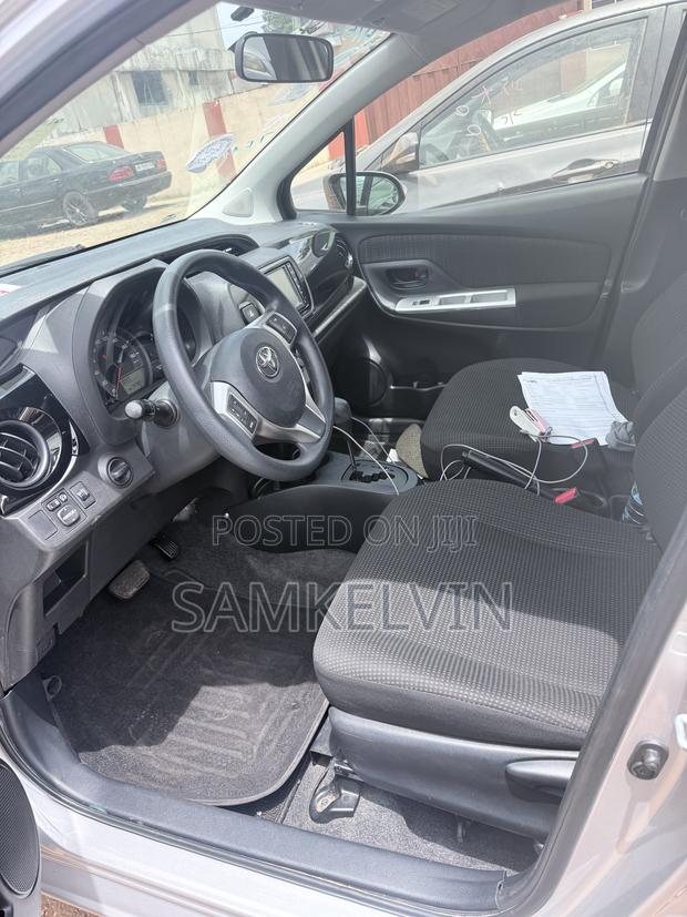 Toyota Vitz 1.3 AWD 5dr 2015 Silver