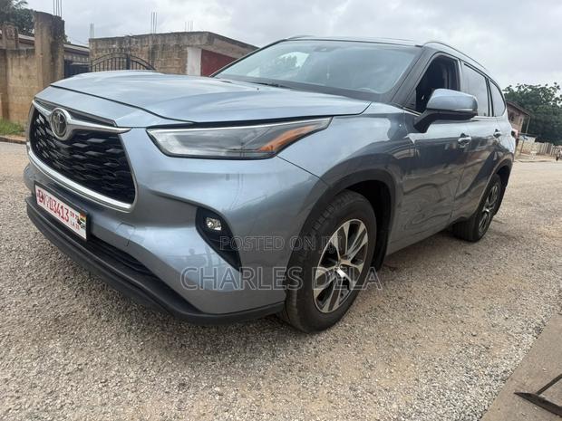 Toyota Highlander XLE 2022 Blue