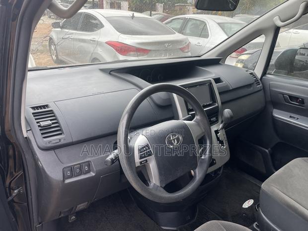 Toyota Voxy X L Edition 2WD 8-Seater 2010 Black
