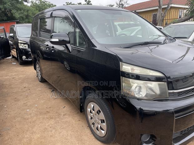Toyota Voxy X L Edition 2WD 8-Seater 2010 Black