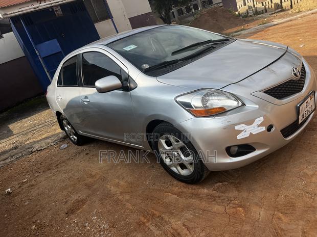 Toyota Yaris 2010 Silver