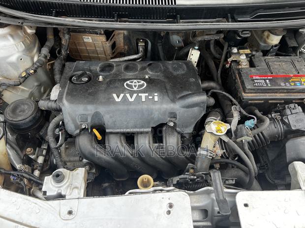 Toyota Yaris 2010 Silver
