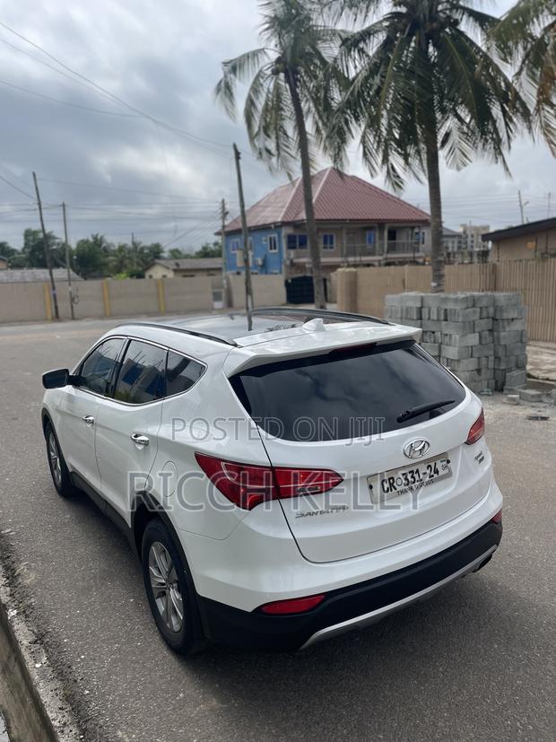 Hyundai Santa Fe SE AWD 2016 White