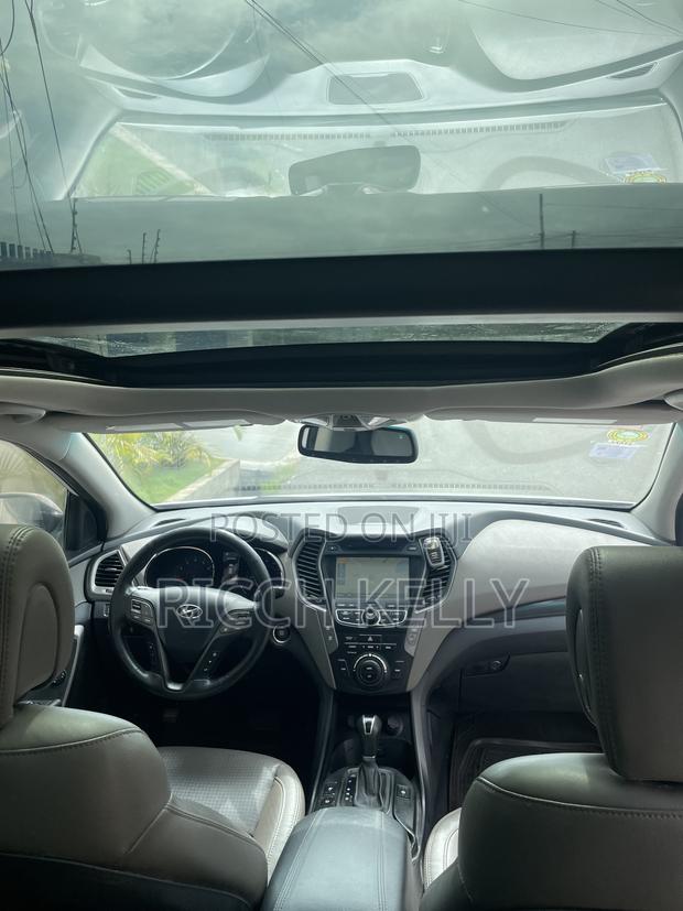 Hyundai Santa Fe SE AWD 2016 White