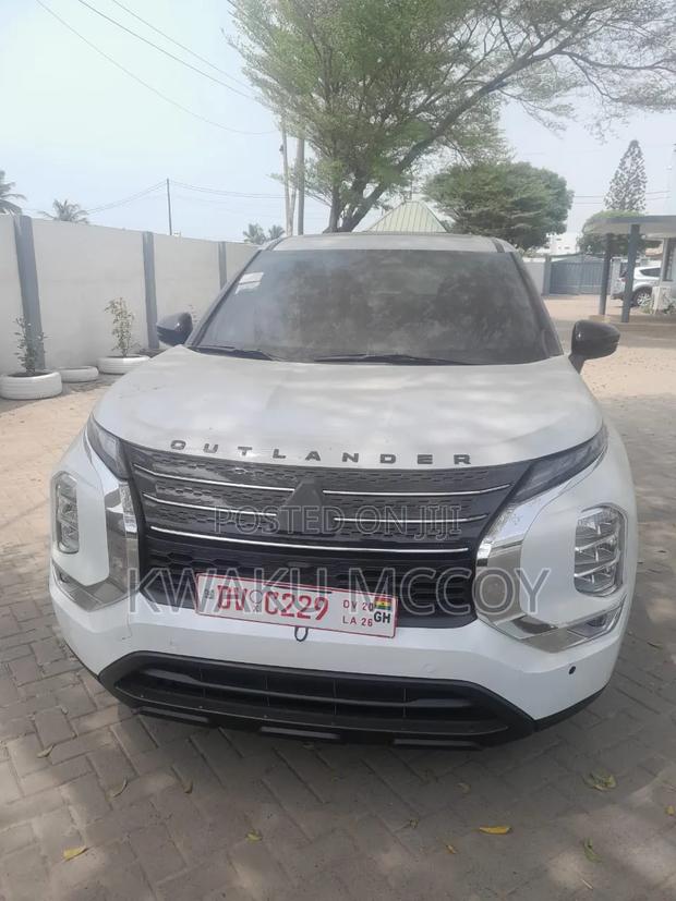 Mitsubishi Outlander SE 2022 White