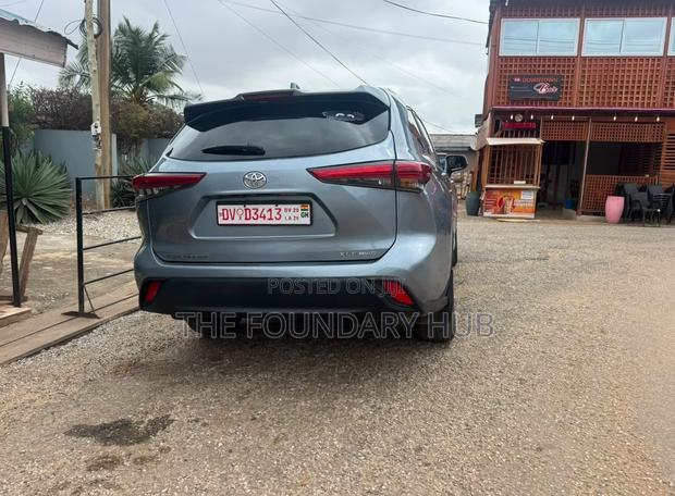 Toyota Highlander XLE AWD 2023 Pearl