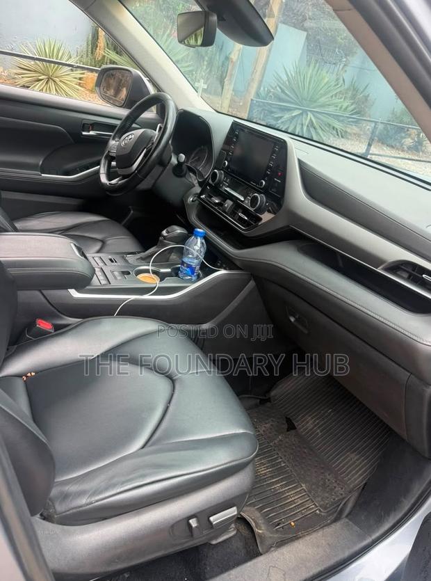 Toyota Highlander XLE AWD 2023 Pearl