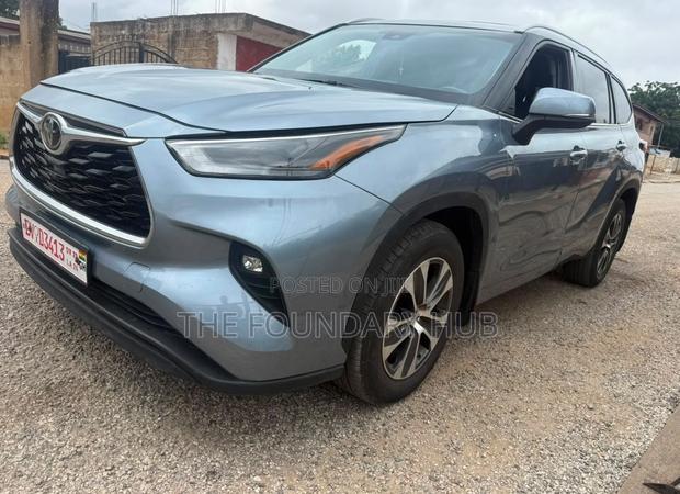 Toyota Highlander XLE AWD 2023 Pearl