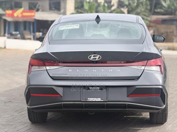 Hyundai Elantra Limited 2024 Gray
