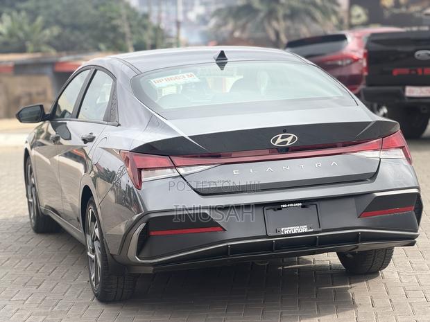 Hyundai Elantra Limited 2024 Gray