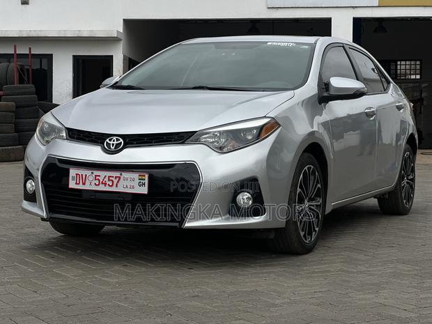 Toyota Corolla S w/Special Edition Pkg (1.8L 4cyl CVT) 2016 Silver
