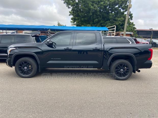 Toyota Tundra 2023 Black