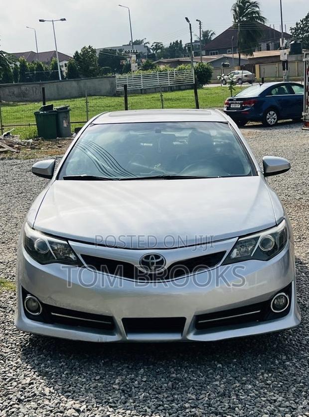 Toyota Camry SE 4dr Sedan (2.5L 4cyl 6A) 2013 Silver