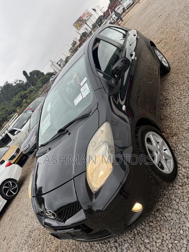 Toyota Yaris Base Hatchback 5dr 2010 Black