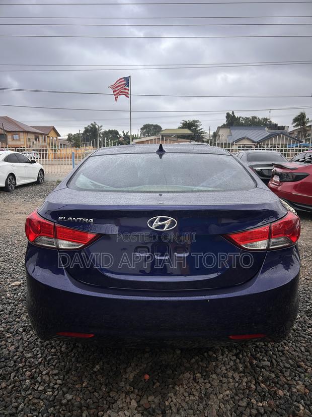 Hyundai Elantra Limited Sedan FWD (1.8L 4cyl 6A) 2013 Blue
