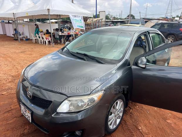 Toyota Corolla LE 4dr Sedan (1.8L 4cyl 4A) 2010 Gray