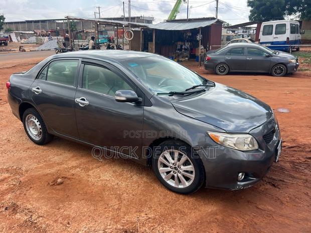 Toyota Corolla LE 4dr Sedan (1.8L 4cyl 4A) 2010 Gray