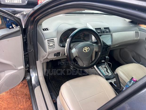 Toyota Corolla LE 4dr Sedan (1.8L 4cyl 4A) 2010 Gray