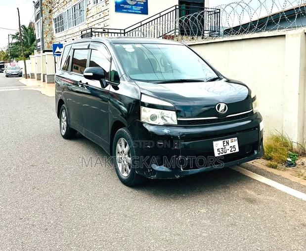 Toyota Voxy V 2WD 8-Seater 2013 Black