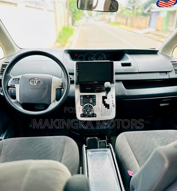 Toyota Voxy V 2WD 8-Seater 2013 Black
