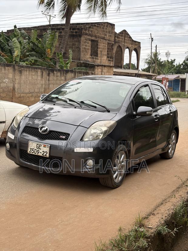 Toyota Vitz 1.3 FWD 5dr 2010 Gray