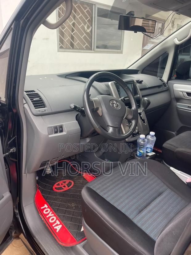 Toyota Voxy 2010 Black