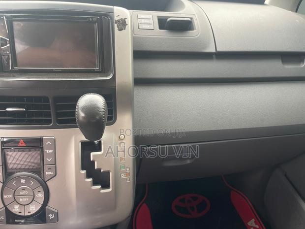 Toyota Voxy 2010 Black