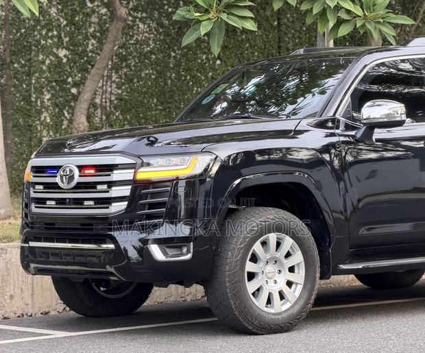 Toyota Land Cruiser 2025 Black