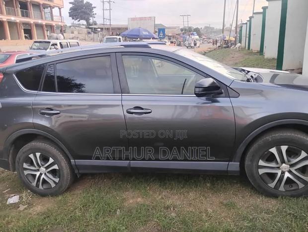 Toyota RAV4 2017 Gray
