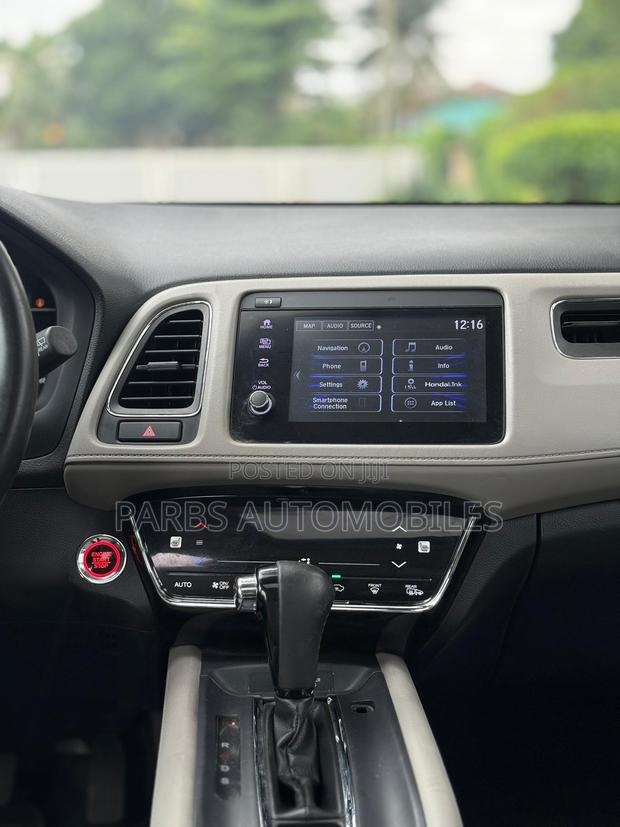 Honda HR-V Touring AWD 2019 Gray