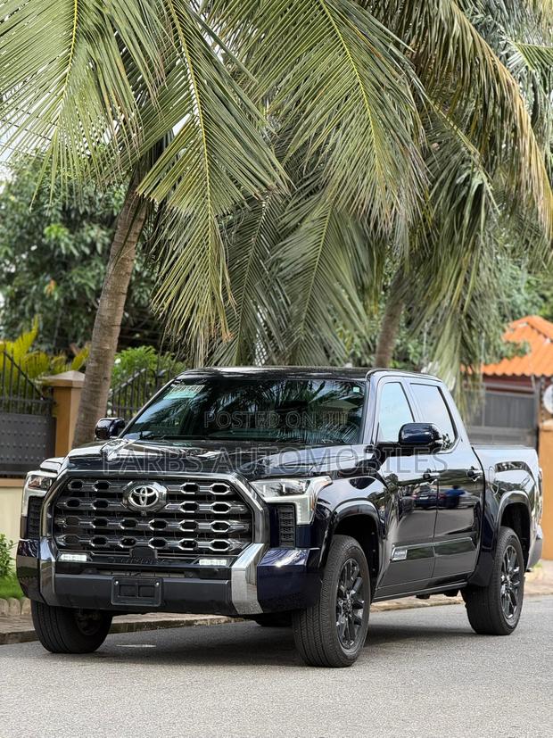 Toyota Tundra Platinum CrewMax 4WD SB w/6.5' Bed 2025 Blue