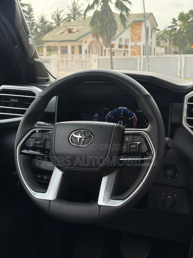 Toyota Tundra Platinum CrewMax 4WD SB w/6.5' Bed 2025 Blue