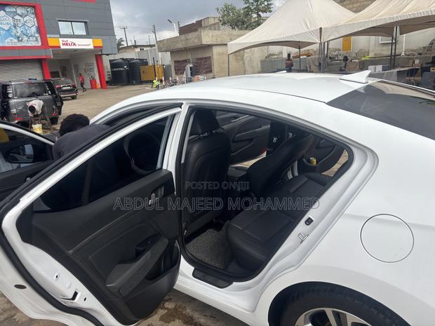 Hyundai Avante 2018 White