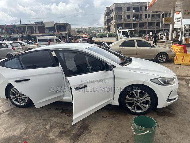 Hyundai Avante 2018 White