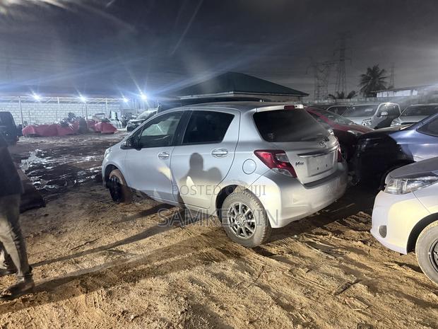 Toyota Vitz 1.3 AWD 5dr 2015 Silver