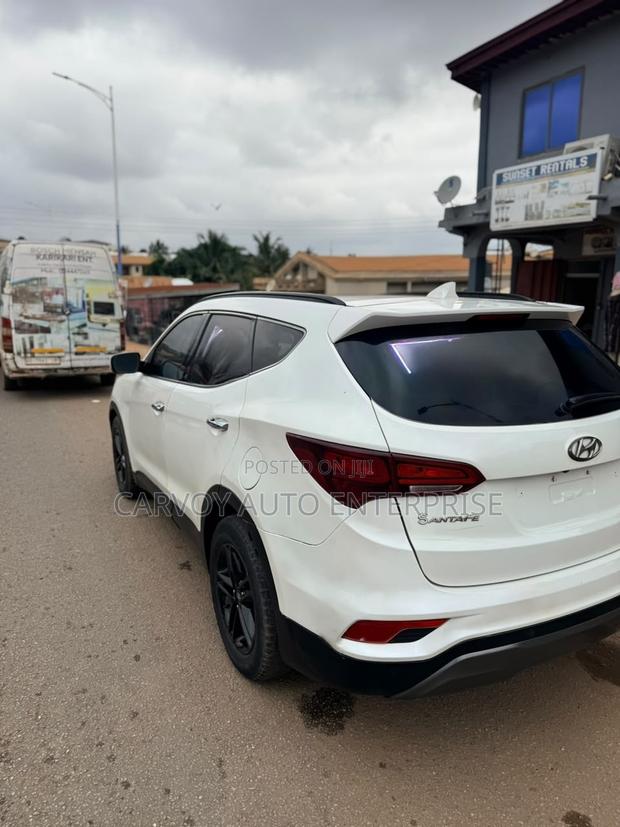 Hyundai Santa Fe Limited AWD 2017 White