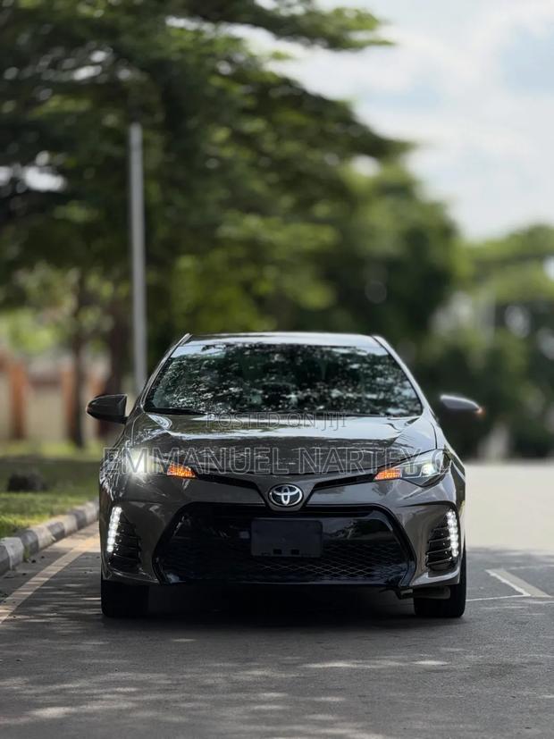 Toyota Corolla 2018 Brown