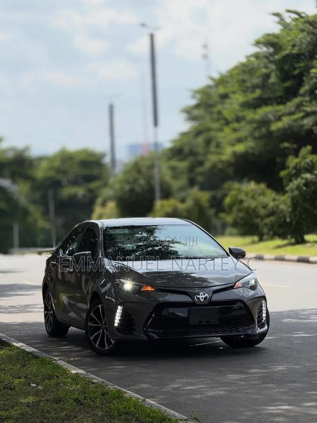 Toyota Corolla 2018 Brown