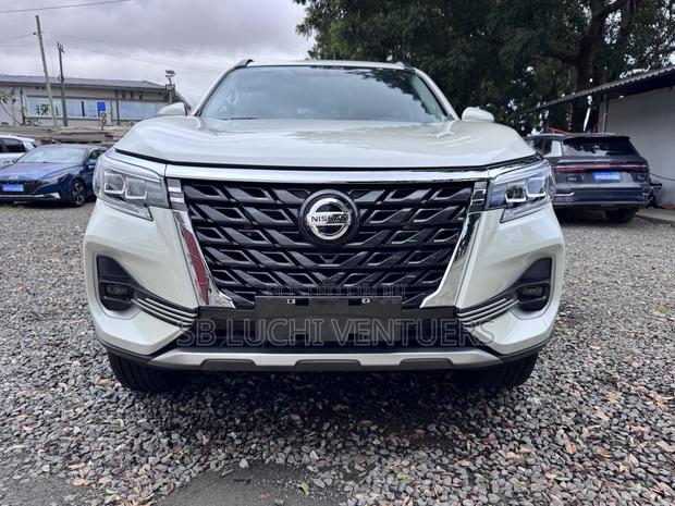 Nissan Terrano 2025 White