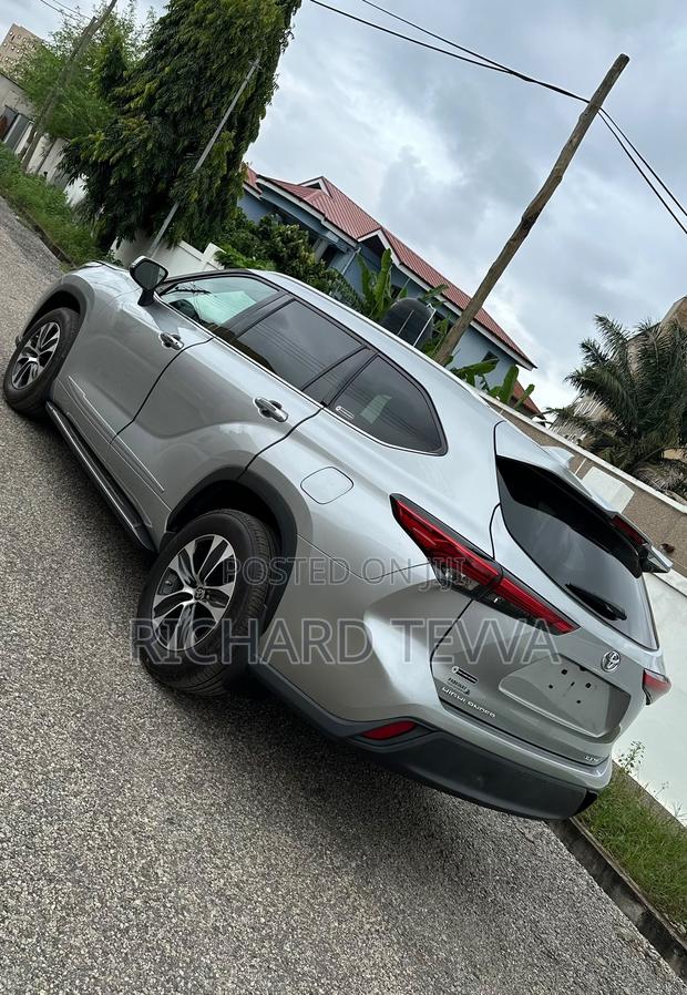 Toyota Highlander XLE 2021 Silver