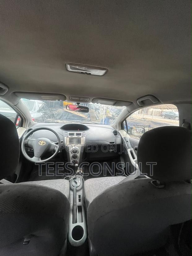 Toyota Vitz 2010 Gray
