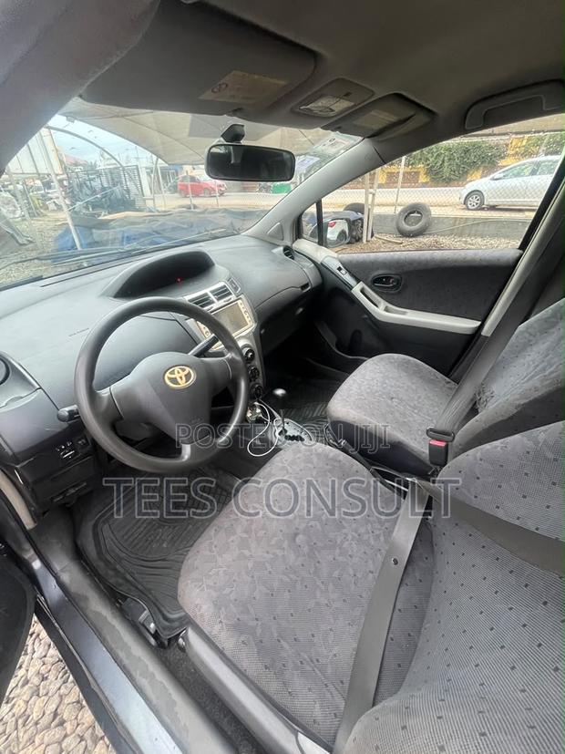 Toyota Vitz 2010 Gray