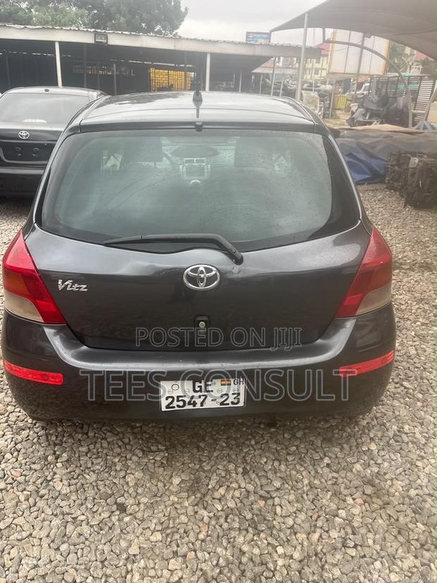 Toyota Vitz 2010 Gray