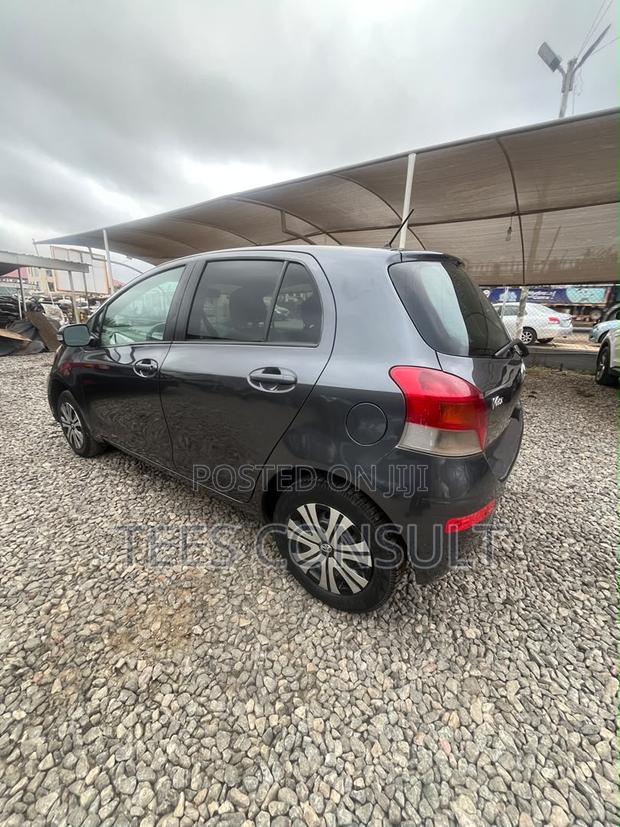 Toyota Vitz 2010 Gray