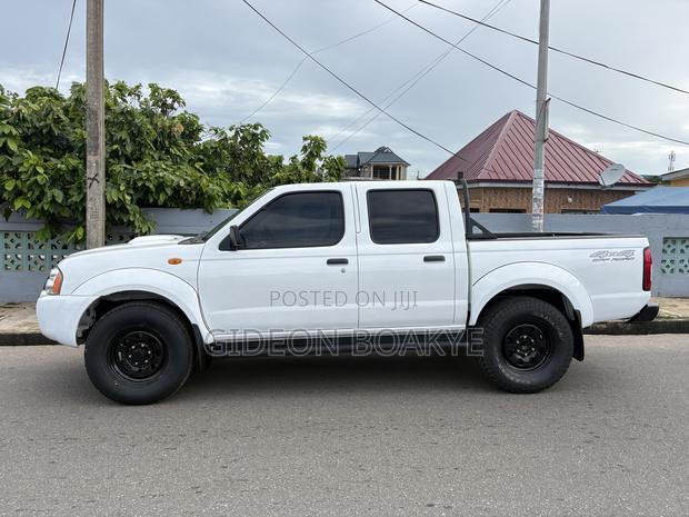 Nissan Hardbody 2020 White
