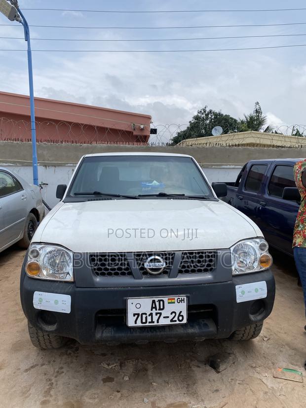 Nissan Hardbody 2010 White