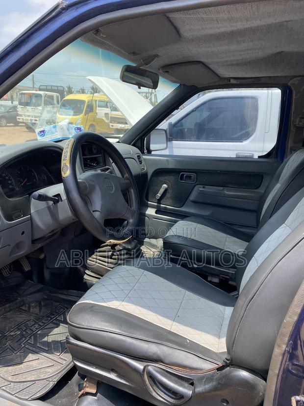 Nissan Hardbody 2010 White